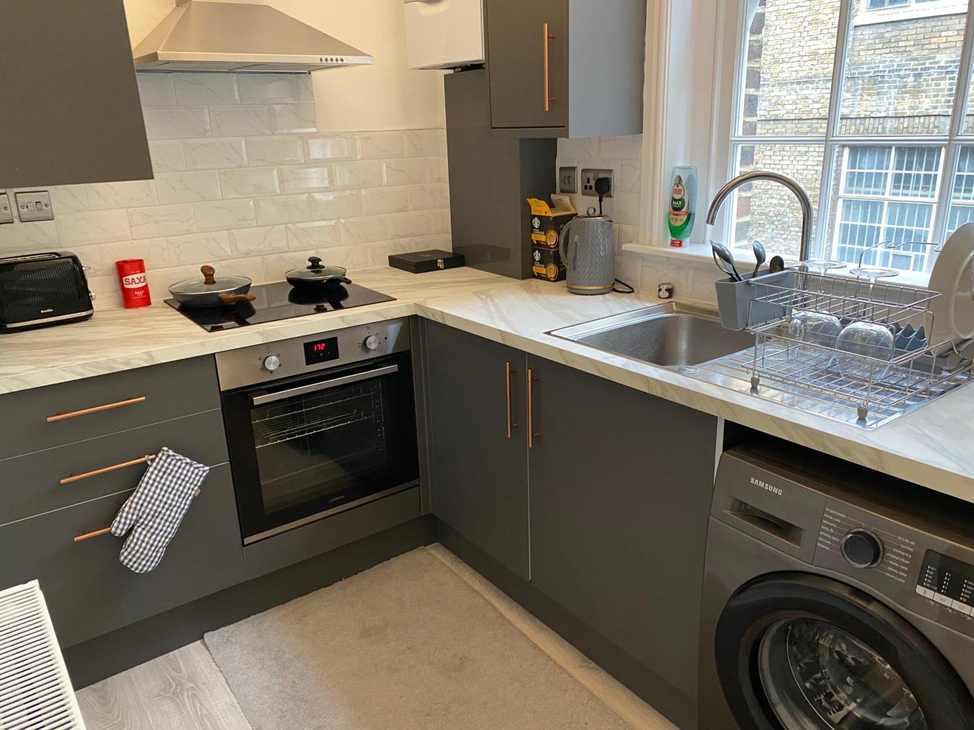 Charming Newly Refurb 2-Bed 2-Bath Whole Apartment Near Hyde Park & Kensington, Prime Paddington Location Zone 1 런던 외부 사진