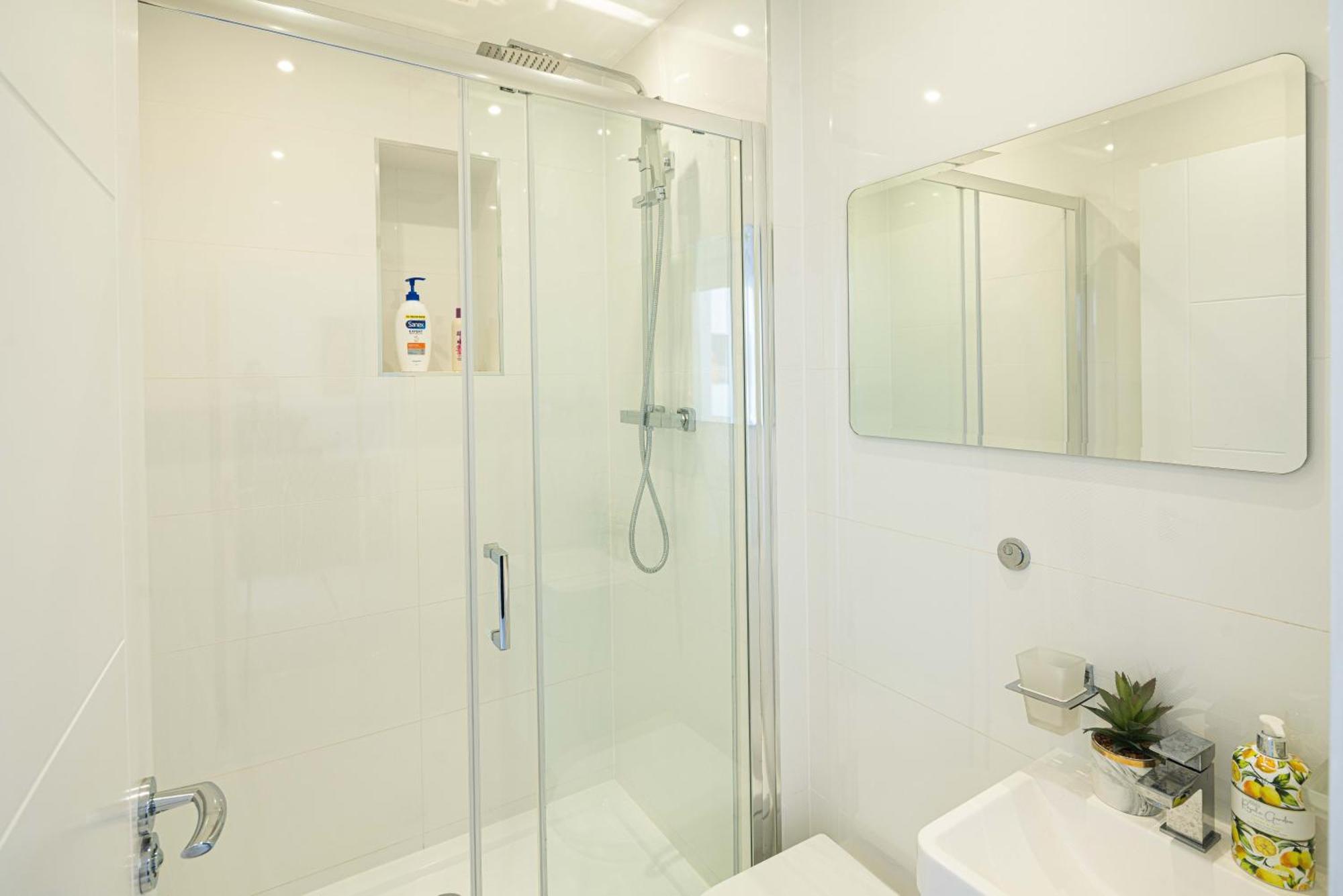 Charming Newly Refurb 2-Bed 2-Bath Whole Apartment Near Hyde Park & Kensington, Prime Paddington Location Zone 1 런던 외부 사진