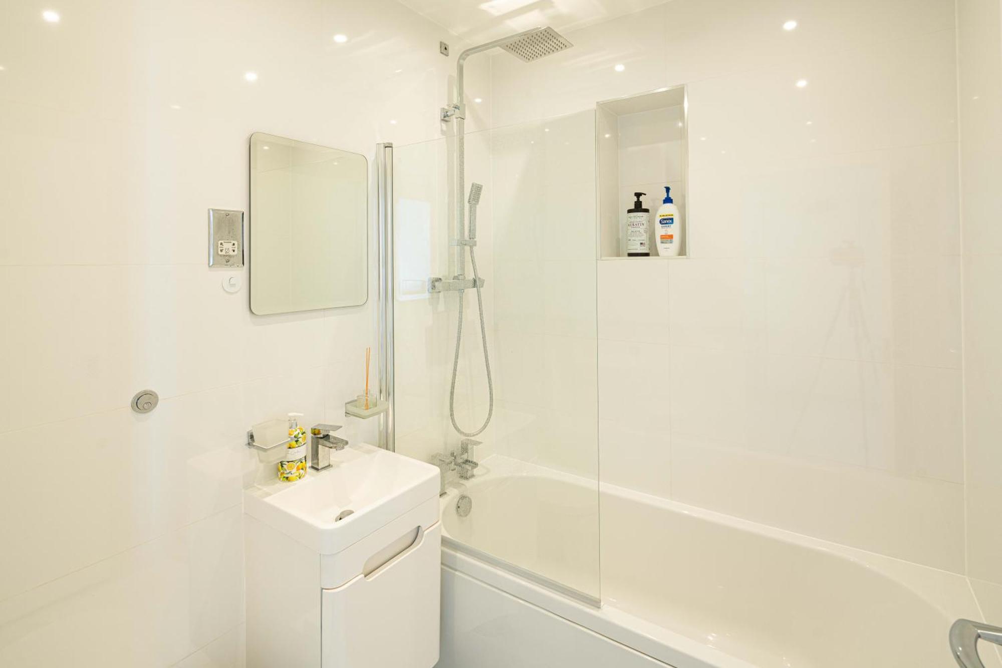 Charming Newly Refurb 2-Bed 2-Bath Whole Apartment Near Hyde Park & Kensington, Prime Paddington Location Zone 1 런던 외부 사진