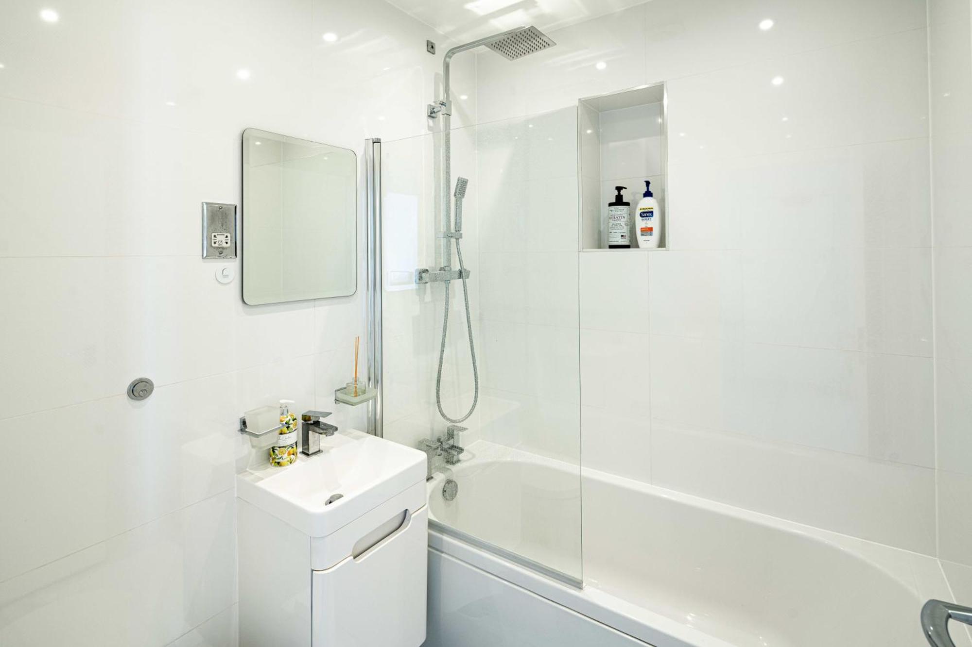 Charming Newly Refurb 2-Bed 2-Bath Whole Apartment Near Hyde Park & Kensington, Prime Paddington Location Zone 1 런던 외부 사진